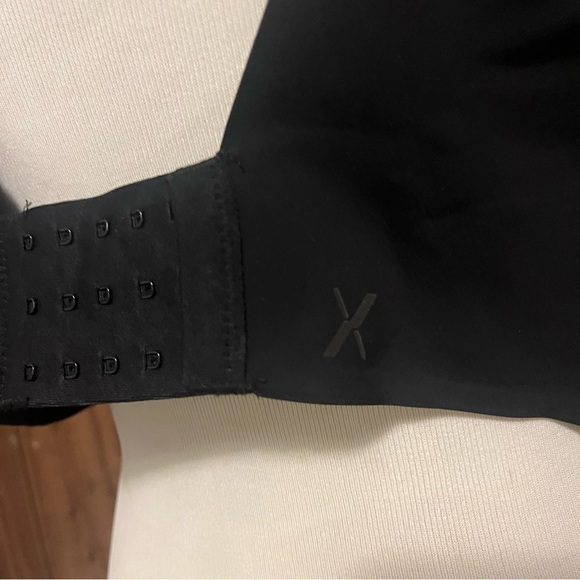 Knix Black High Support Ladder Strap Catalyst Padded Wireless Sport Bra Size 8+ - Picture 4 of 9